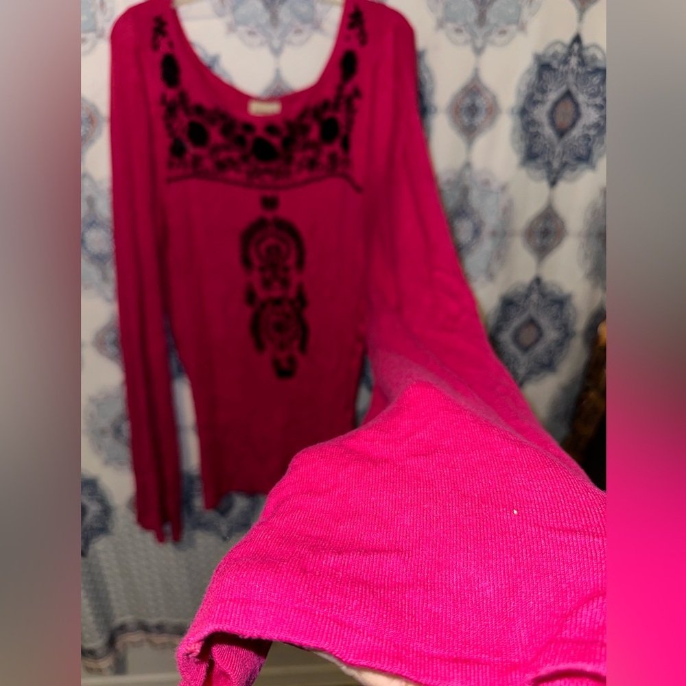 Super super cute long could be addressed could be a top a dress